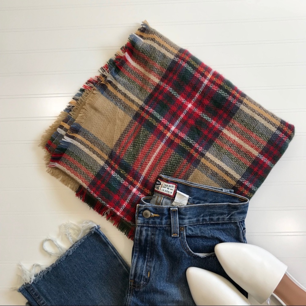 Avery Oversized Tartan plaid scarf - Picture 6 of 7